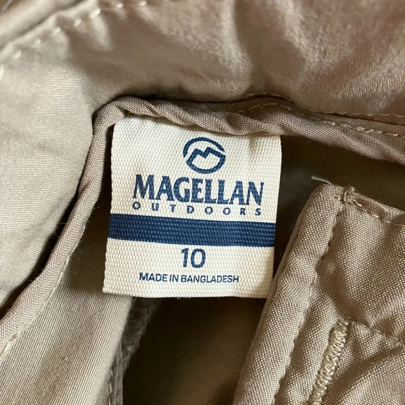 2 For $20 NWT Woman’s Magellan Outdoors Happy Camper 4”Khaki Hiking Shorts - Picture 9 of 9